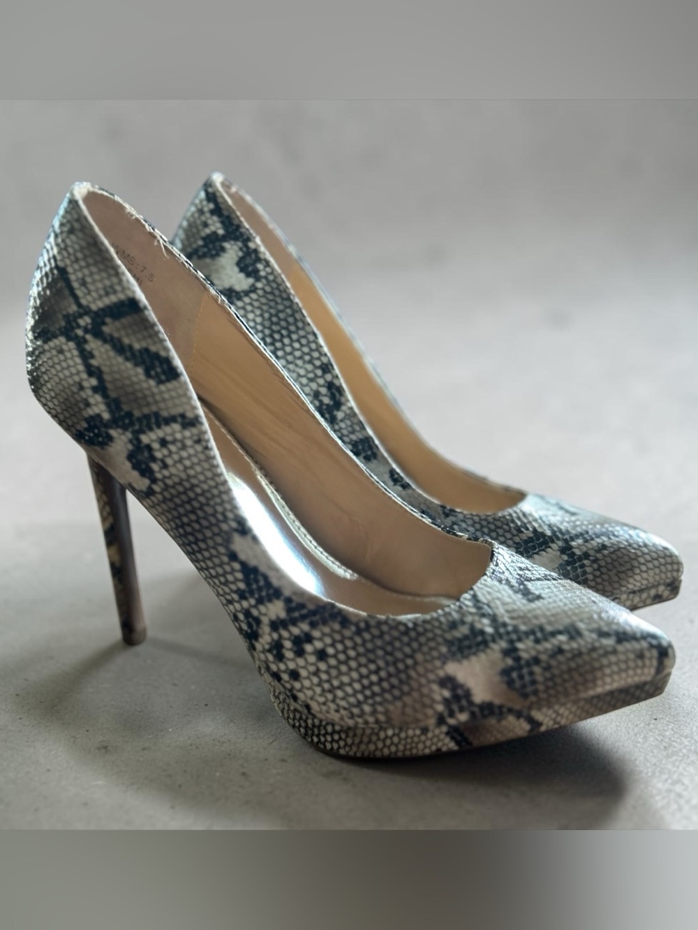 Report Tashi Natural Snake-Print Pointed Toe Platform Pump High Heels - Size 7.5 - Picture 6 of 7